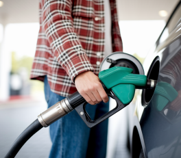 Économie de carburant : les gestes quotidiens qui font vraiment la différence